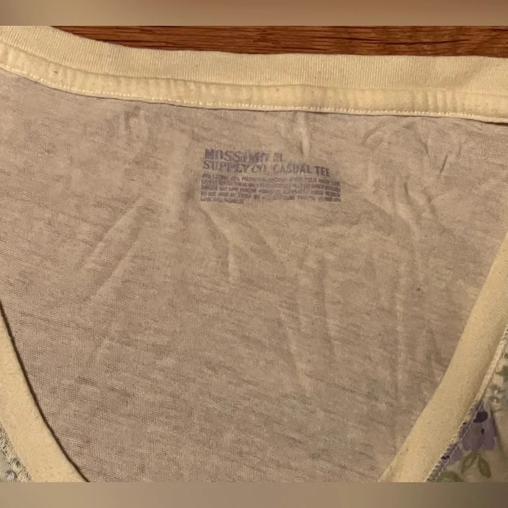 Mossimo. T-shirt. L. Light weight. Great condition. - Picture 3 of 3